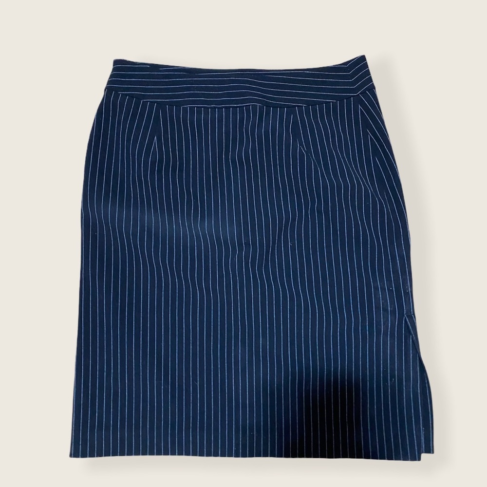 Merona dark blue size 6 pin stripe skirt